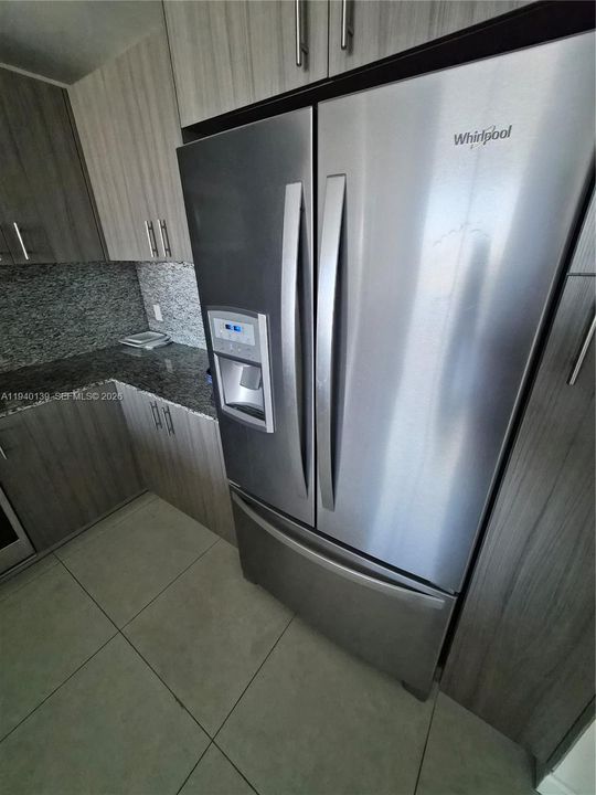 В аренду: $2,700 (1 спален, 1 ванн, 661 Квадратных фут)