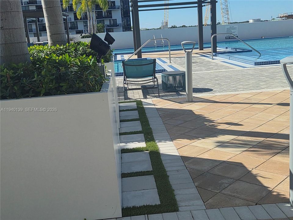 В аренду: $2,700 (1 спален, 1 ванн, 661 Квадратных фут)