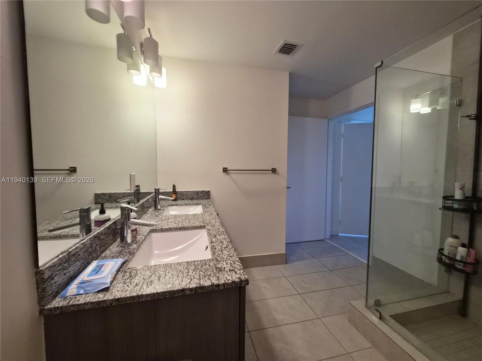 В аренду: $2,700 (1 спален, 1 ванн, 661 Квадратных фут)