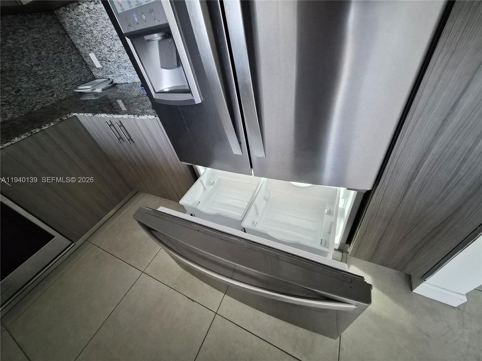 В аренду: $2,700 (1 спален, 1 ванн, 661 Квадратных фут)