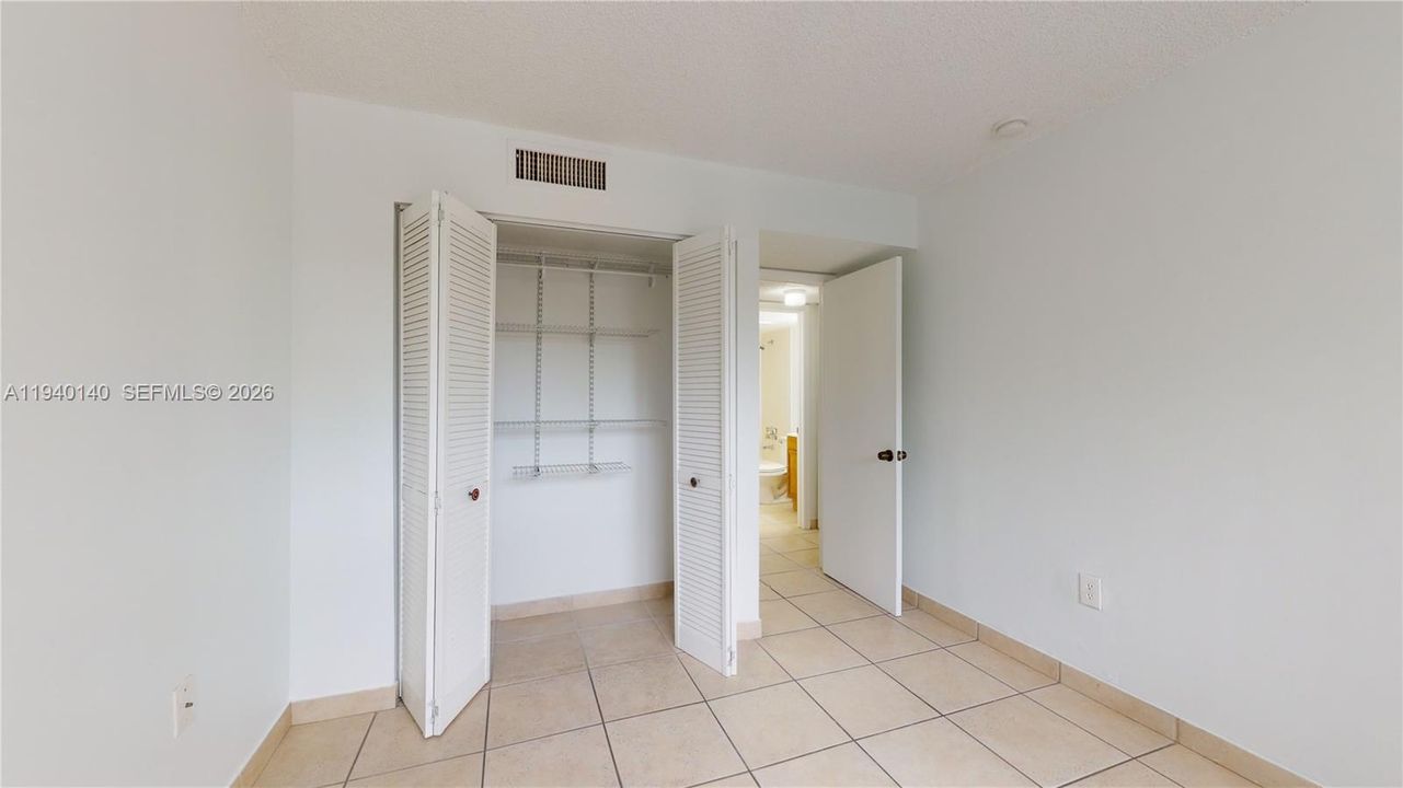 For Rent: $2,150 (2 beds, 2 baths, 896 Square Feet)