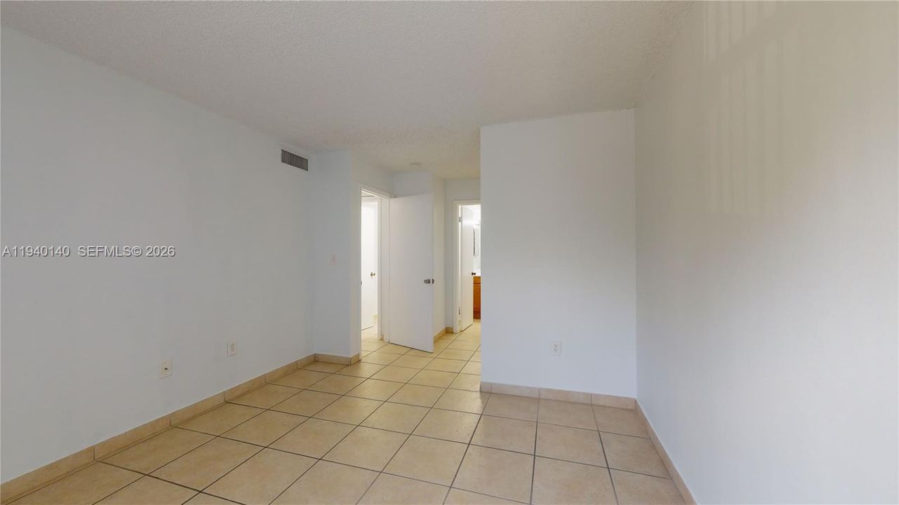 For Rent: $2,150 (2 beds, 2 baths, 896 Square Feet)