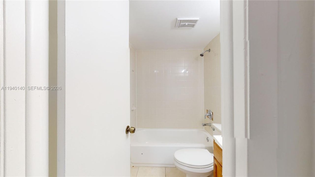 For Rent: $2,150 (2 beds, 2 baths, 896 Square Feet)