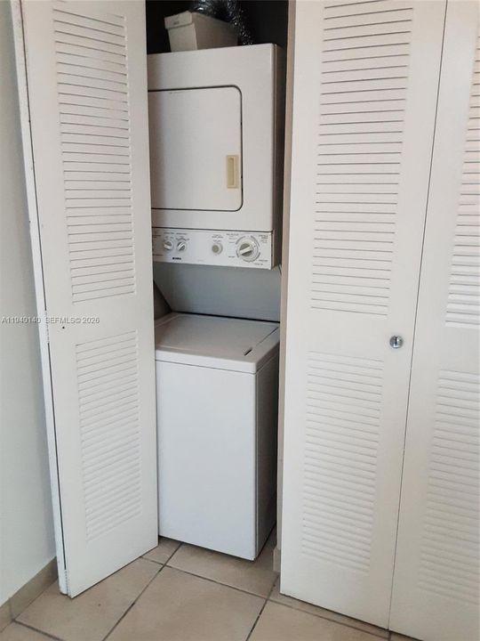 For Rent: $2,150 (2 beds, 2 baths, 896 Square Feet)