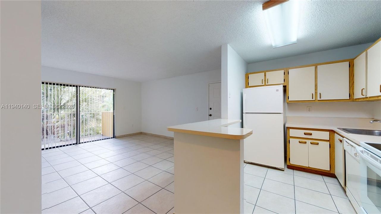 For Rent: $2,150 (2 beds, 2 baths, 896 Square Feet)