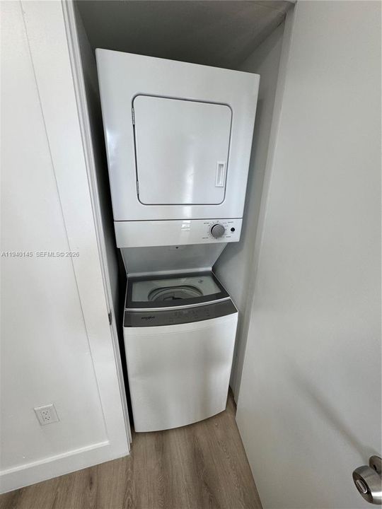 出租: $1,600 (1 贝兹, 1 浴室, 1000 平方英尺)