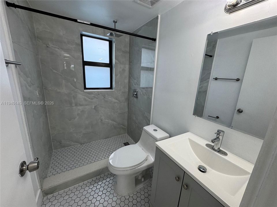 出租: $1,600 (1 贝兹, 1 浴室, 1000 平方英尺)