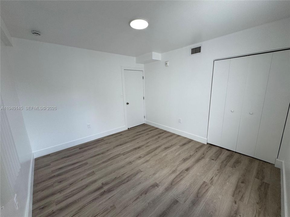 出租: $1,600 (1 贝兹, 1 浴室, 1000 平方英尺)