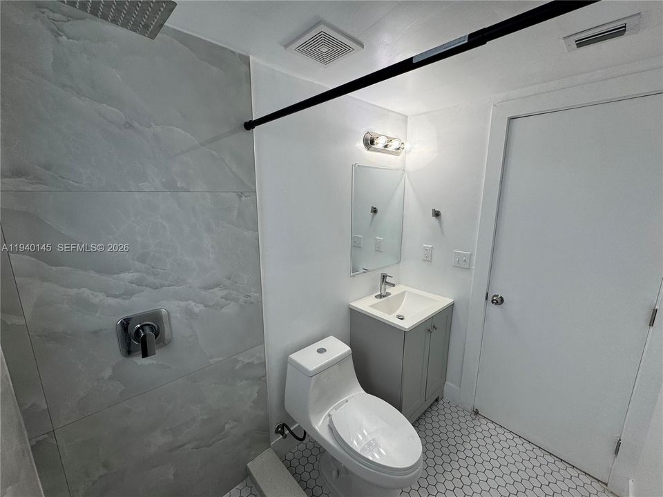 出租: $1,600 (1 贝兹, 1 浴室, 1000 平方英尺)