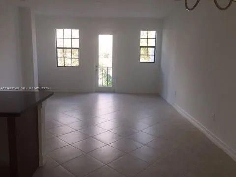 En Venta: $595,000 (3 camas, 3 baños, 1919 Pies cuadrados)