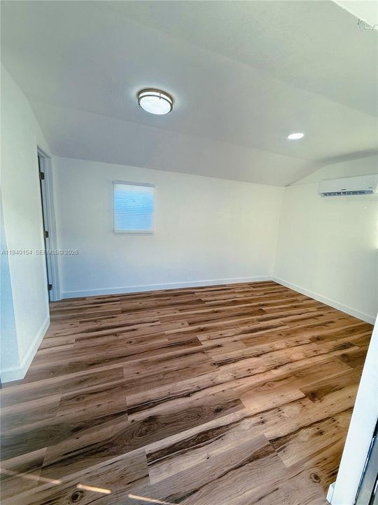 В аренду: $1,100 (1 спален, 1 ванн, 2230 Квадратных фут)