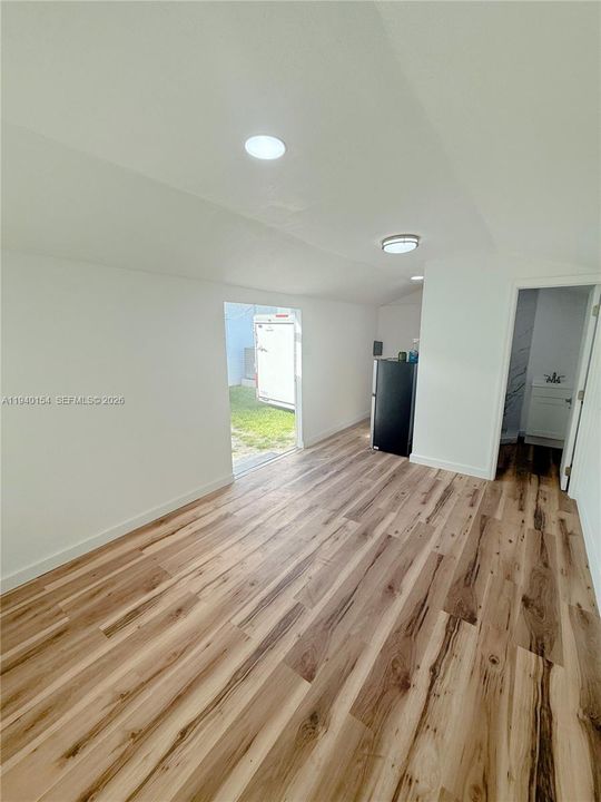 В аренду: $1,100 (1 спален, 1 ванн, 2230 Квадратных фут)