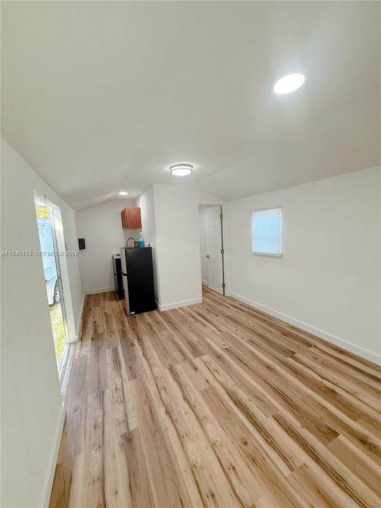 В аренду: $1,100 (1 спален, 1 ванн, 2230 Квадратных фут)