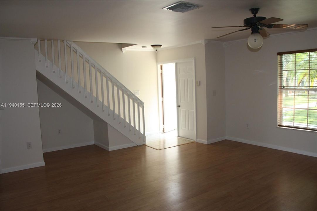 В аренду: $2,600 (3 спален, 2 ванн, 1635 Квадратных фут)