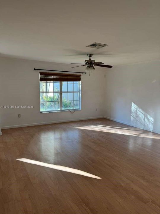 В аренду: $2,600 (3 спален, 2 ванн, 1635 Квадратных фут)