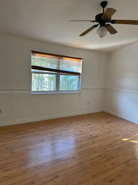 В аренду: $2,600 (3 спален, 2 ванн, 1635 Квадратных фут)