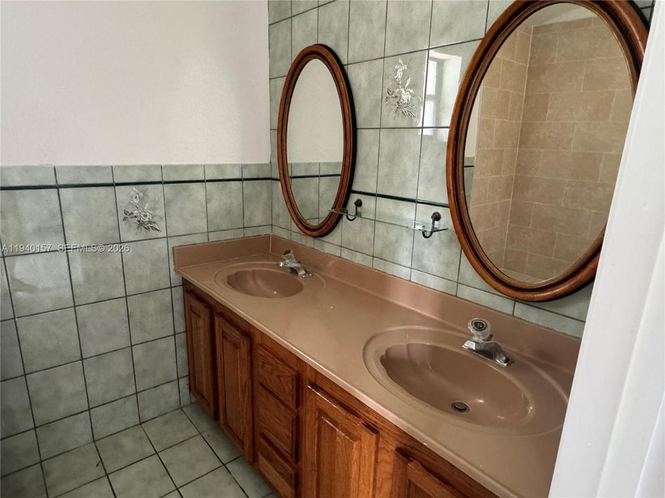 For Rent: $3,500 (4 beds, 3 baths, 1888 Square Feet)