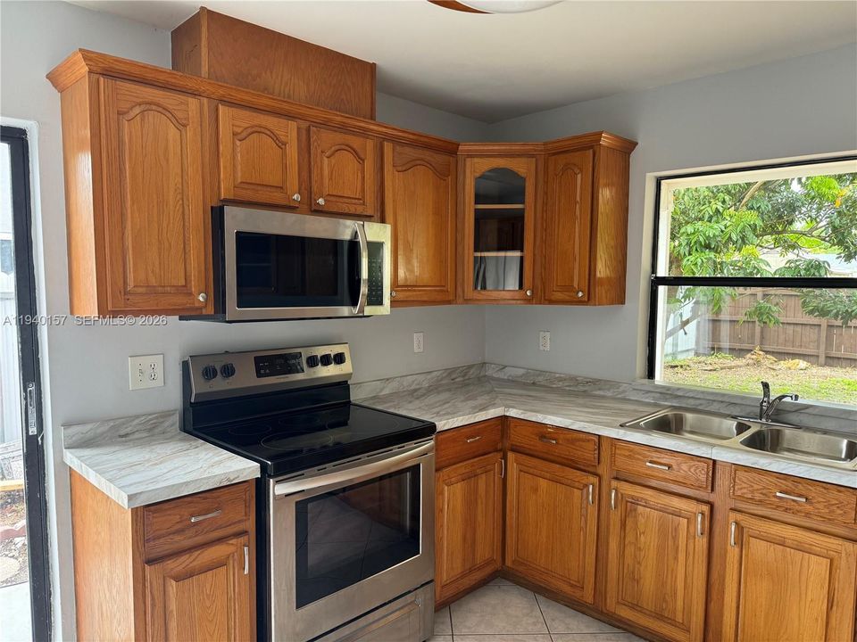 For Rent: $3,500 (4 beds, 3 baths, 1888 Square Feet)