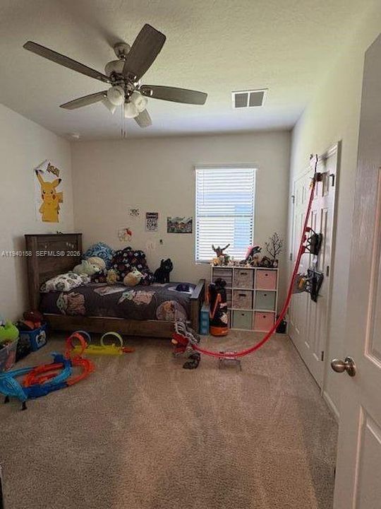 For Rent: $2,000 (4 beds, 2 baths, 1929 Square Feet)