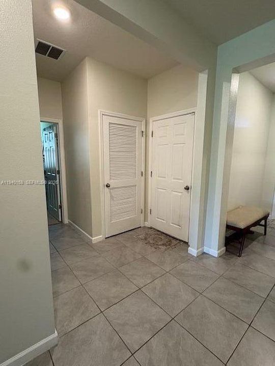 For Rent: $2,000 (4 beds, 2 baths, 1929 Square Feet)