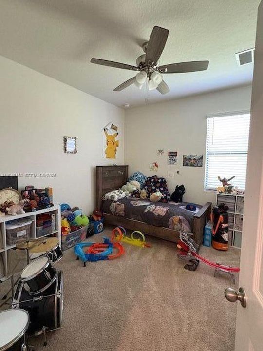 For Rent: $2,000 (4 beds, 2 baths, 1929 Square Feet)