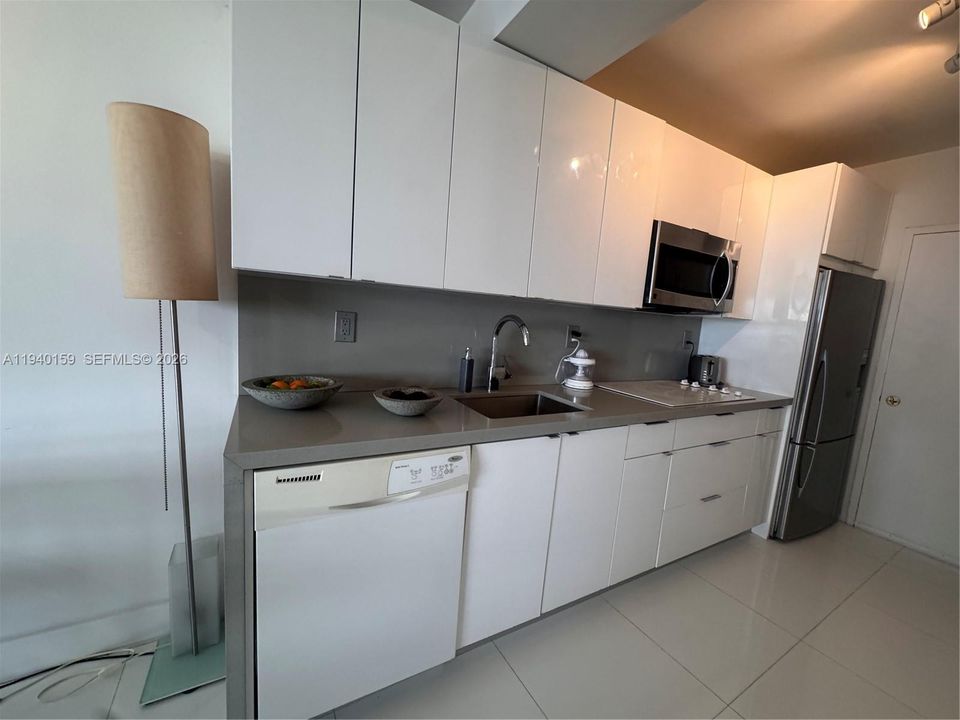 В аренду: $2,900 (0 спален, 1 ванн, 550 Квадратных фут)