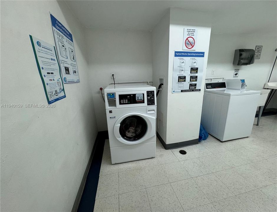 2 washers 3 dryers in each floor
