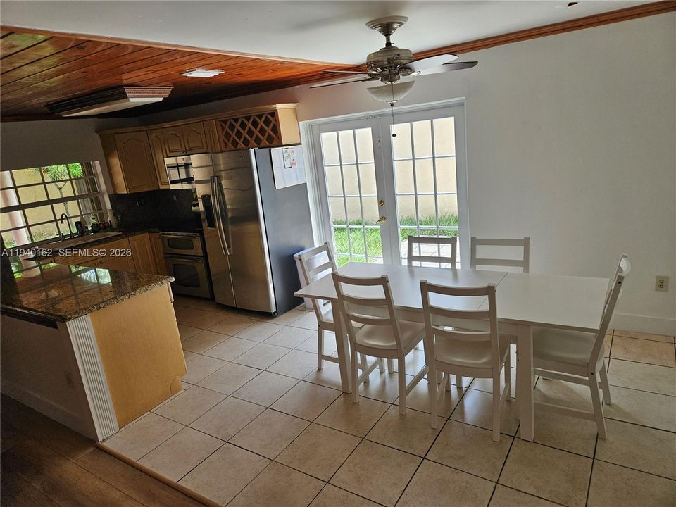 For Rent: $3,500 (3 beds, 2 baths, 1727 Square Feet)