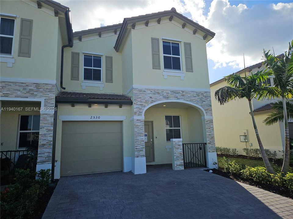 For Rent: $2,780 (3 beds, 2 baths, 1695 Square Feet)