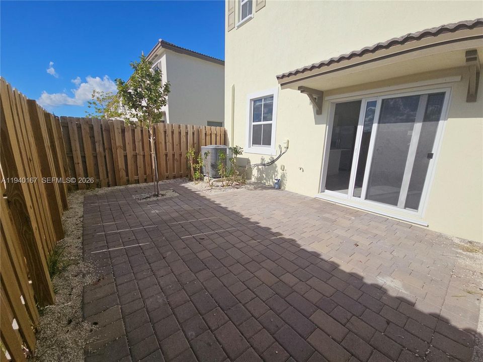 For Rent: $2,780 (3 beds, 2 baths, 1695 Square Feet)