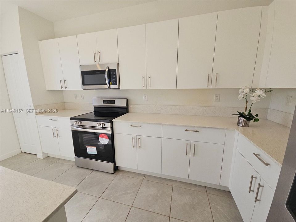 For Rent: $2,780 (3 beds, 2 baths, 1695 Square Feet)