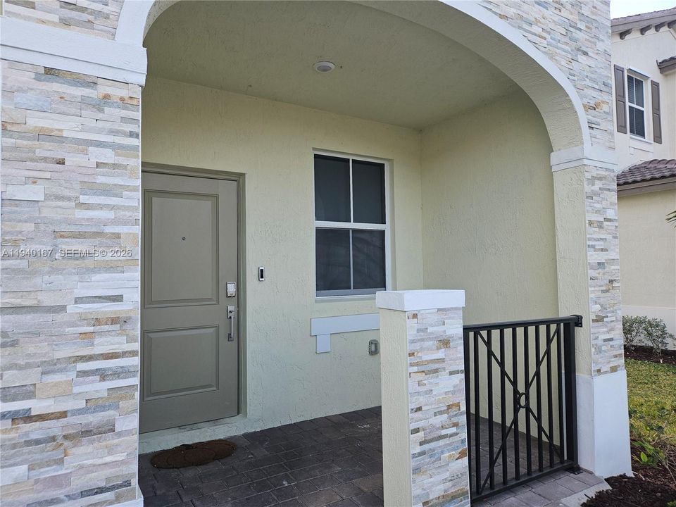 For Rent: $2,780 (3 beds, 2 baths, 1695 Square Feet)
