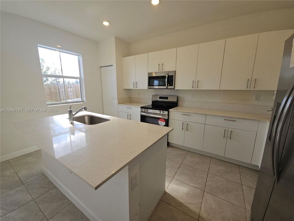 For Rent: $2,780 (3 beds, 2 baths, 1695 Square Feet)