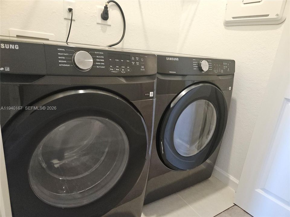 For Rent: $2,780 (3 beds, 2 baths, 1695 Square Feet)