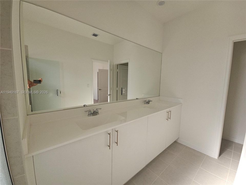 For Rent: $2,780 (3 beds, 2 baths, 1695 Square Feet)