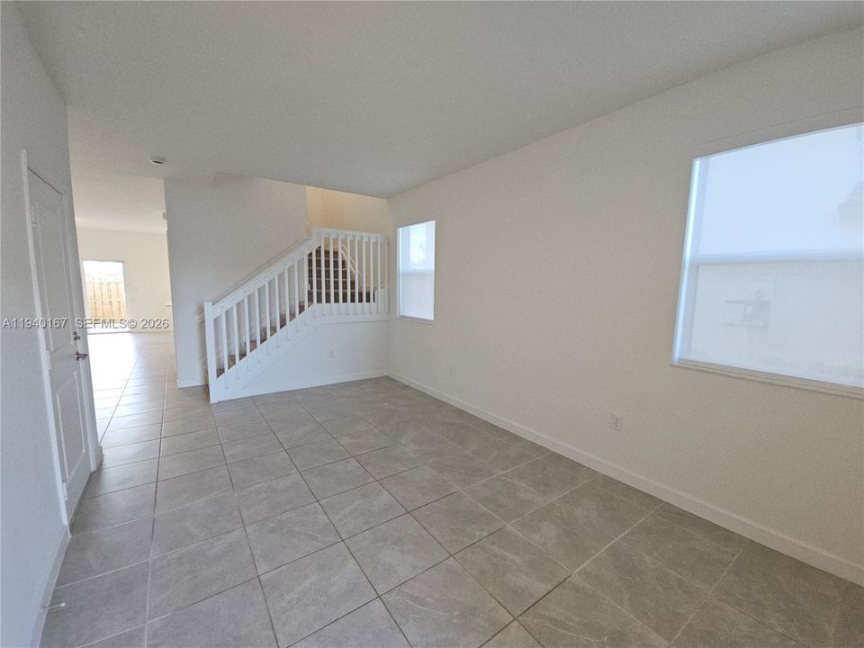 For Rent: $2,780 (3 beds, 2 baths, 1695 Square Feet)