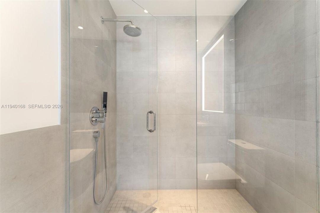 На продажу: $2,650,000 (2 спален, 2 ванн, 1451 Квадратных фут)