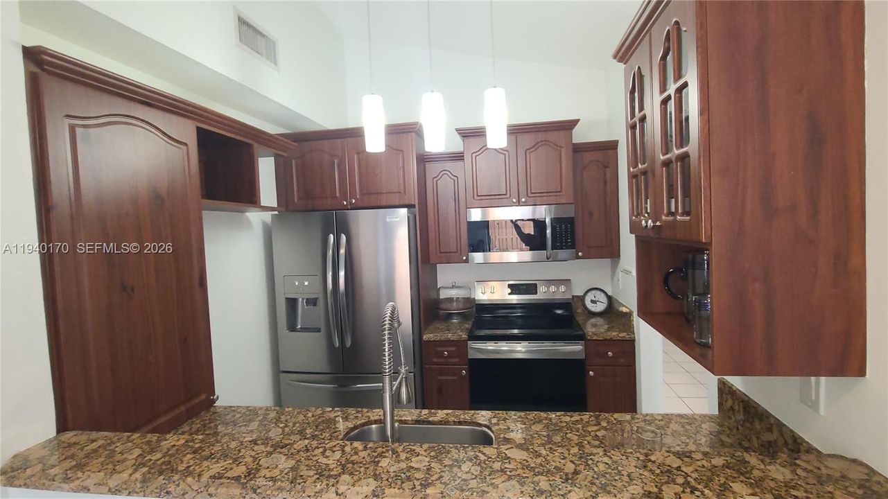 En Venta: $460,000 (3 camas, 2 baños, 1144 Pies cuadrados)