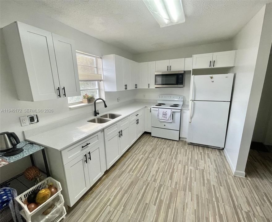 For Rent: $2,500 (3 beds, 1 baths, 2908 Square Feet)
