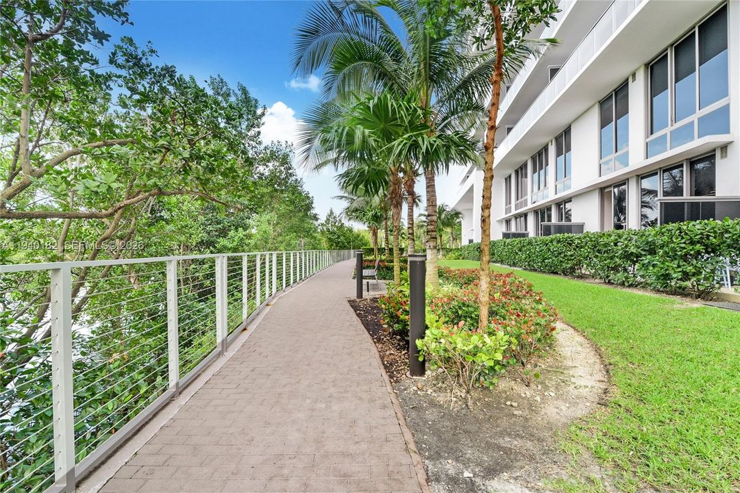 For Sale: $668,000 (2 beds, 2 baths, 1123 Square Feet)