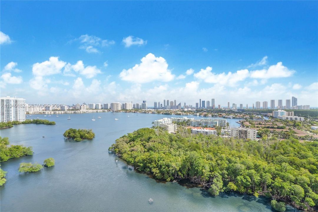 For Sale: $668,000 (2 beds, 2 baths, 1123 Square Feet)