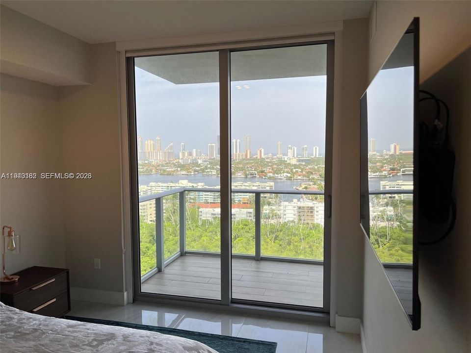 For Sale: $668,000 (2 beds, 2 baths, 1123 Square Feet)