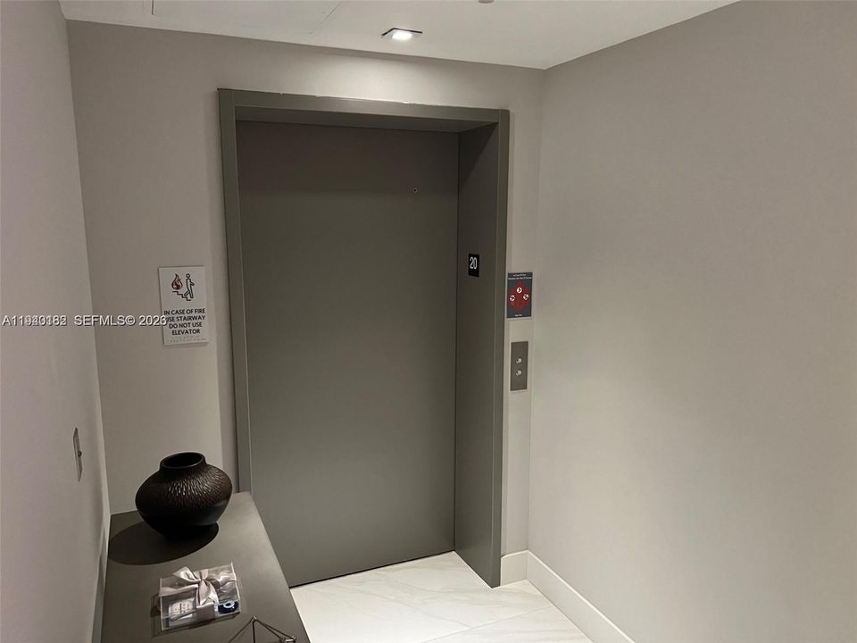 For Sale: $668,000 (2 beds, 2 baths, 1123 Square Feet)