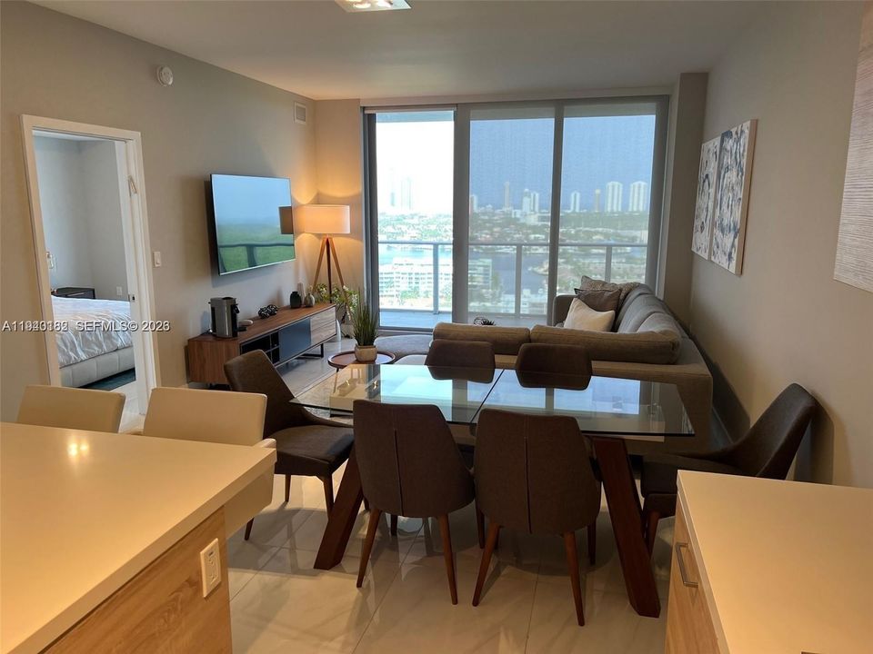 For Sale: $668,000 (2 beds, 2 baths, 1123 Square Feet)