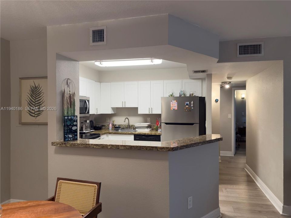 En Venta: $310,000 (2 camas, 2 baños, 1061 Pies cuadrados)