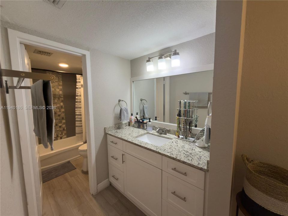 En Venta: $310,000 (2 camas, 2 baños, 1061 Pies cuadrados)