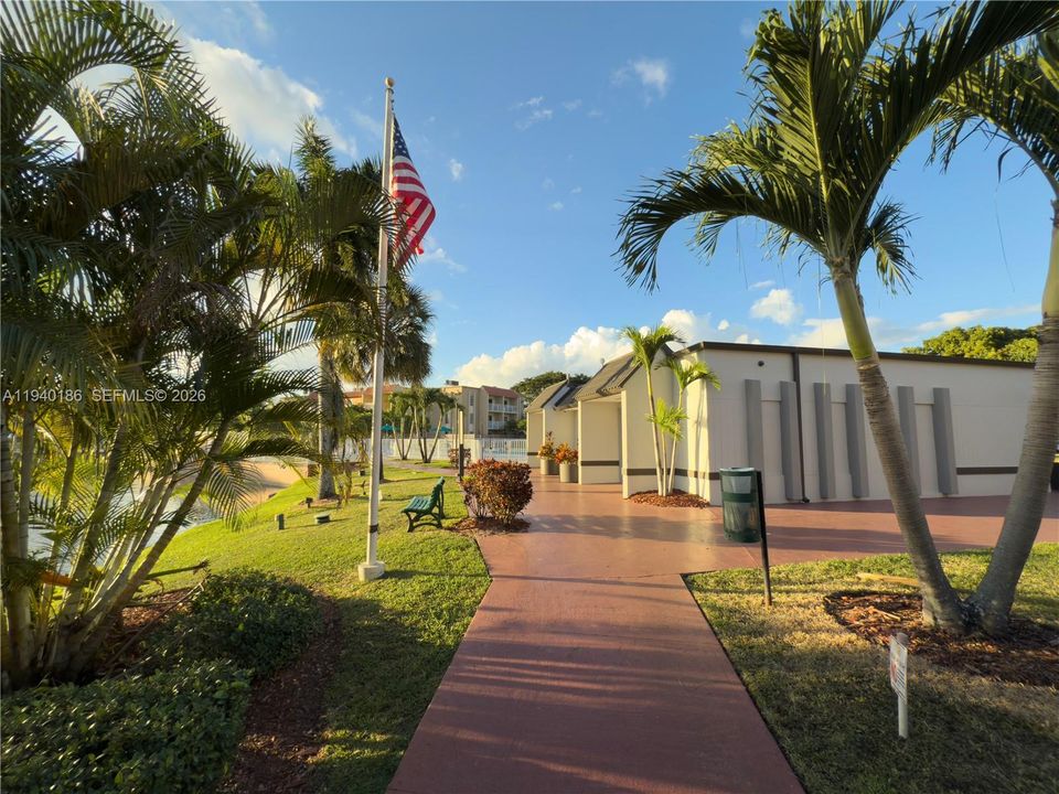 En Venta: $310,000 (2 camas, 2 baños, 1061 Pies cuadrados)