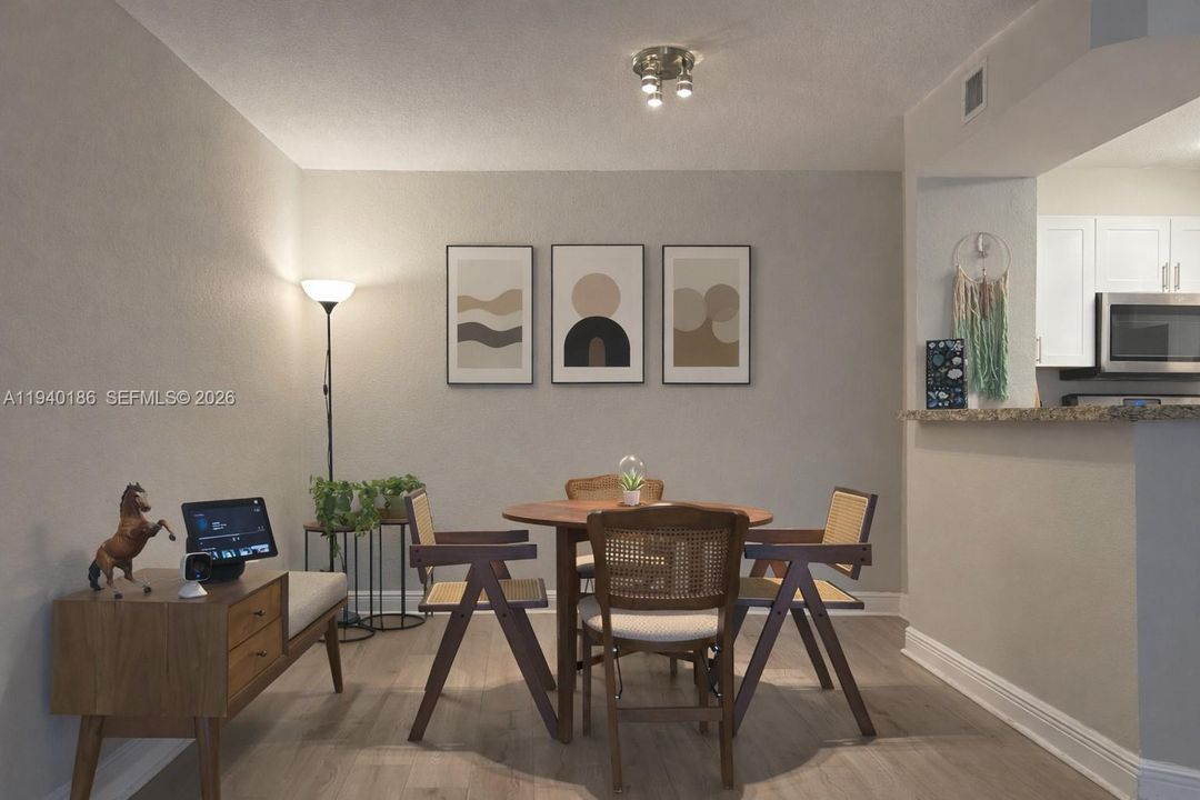 En Venta: $310,000 (2 camas, 2 baños, 1061 Pies cuadrados)