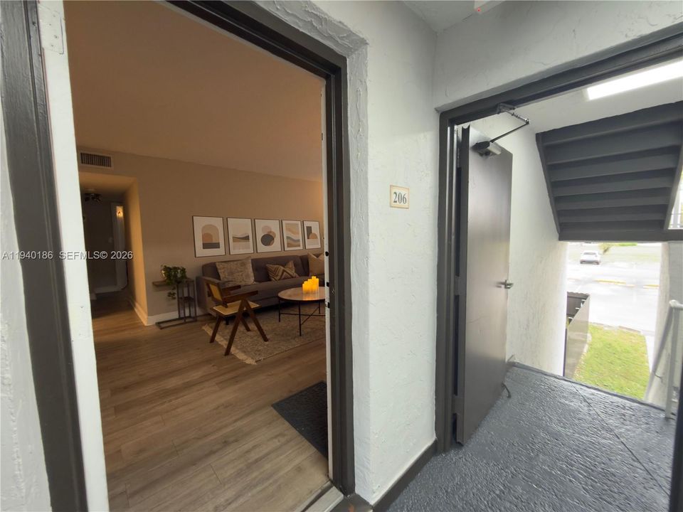 En Venta: $310,000 (2 camas, 2 baños, 1061 Pies cuadrados)