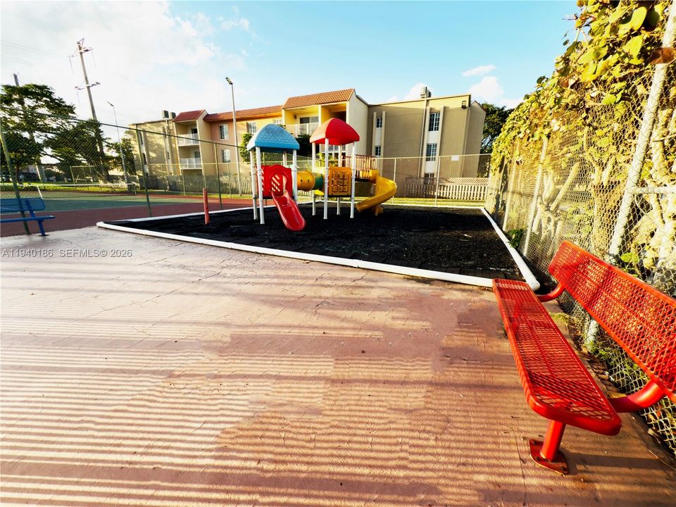 En Venta: $310,000 (2 camas, 2 baños, 1061 Pies cuadrados)